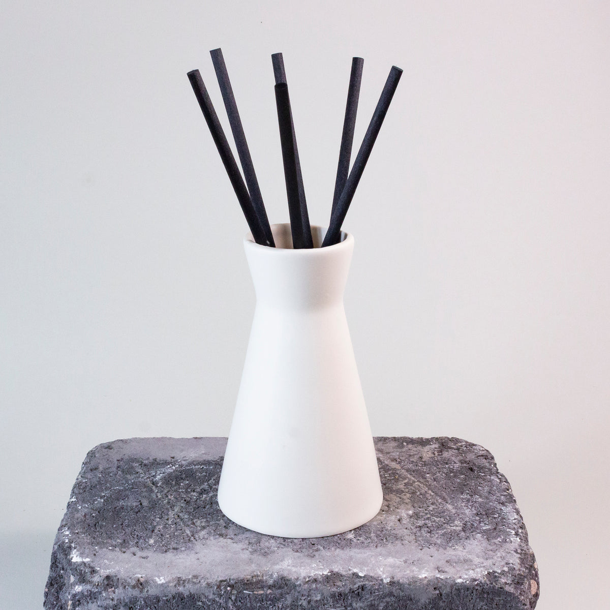 reed diffuser bottle | ceramic | weiss